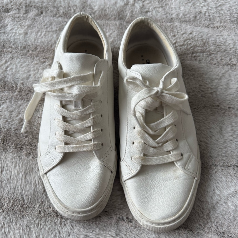 Men’s white sneakers